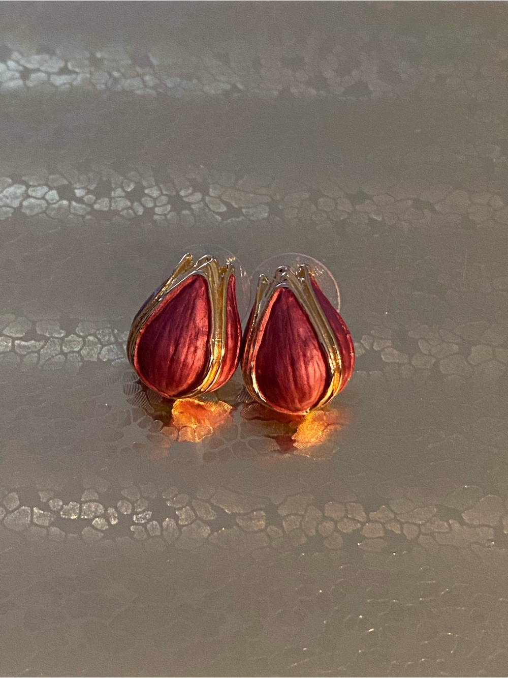 New Gold-Trim Plum Teardrop Stud Earrings